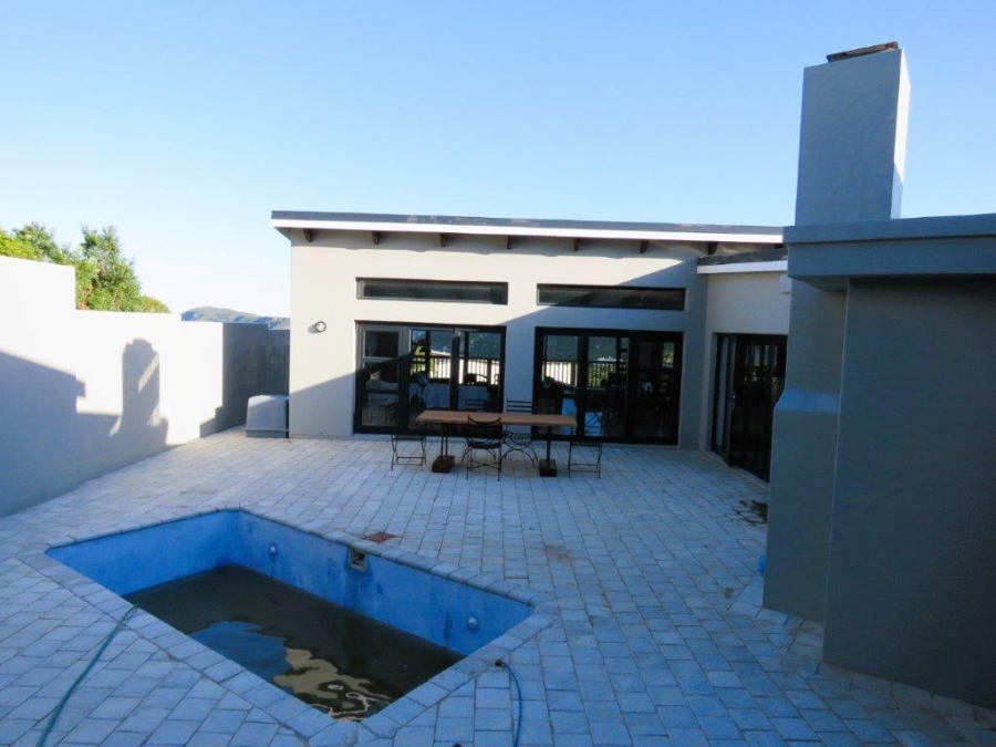 4 Bedroom Property for Sale in Whale Rock Western Cape